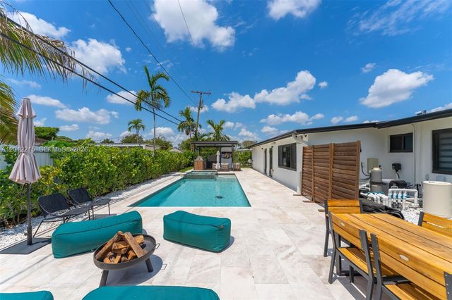 9250 SW 44th St, Miami, FL 33165