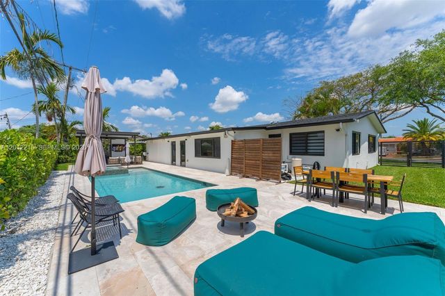9250 SW 44th St, Miami, FL 33165
