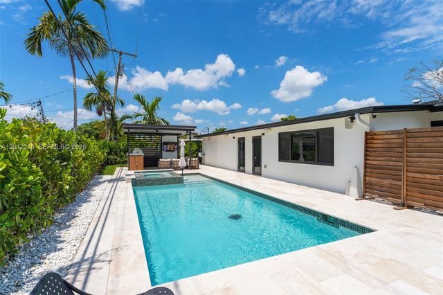 9250 SW 44th St, Miami, FL 33165