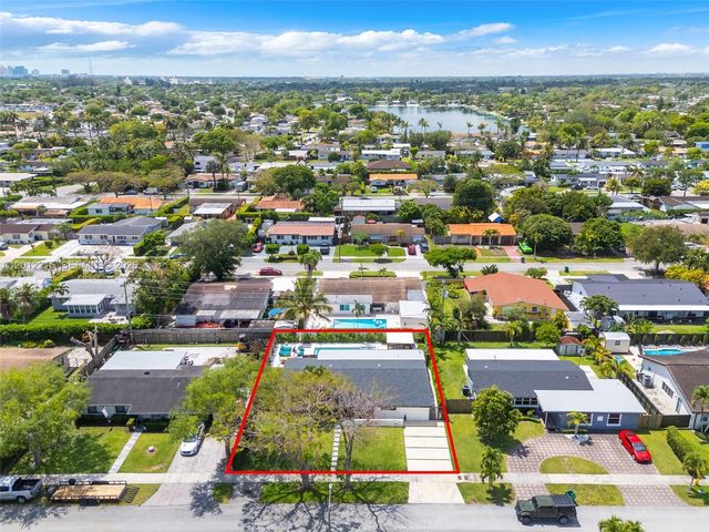 9250 SW 44th St, Miami, FL 33165