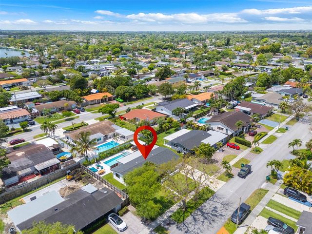 9250 SW 44th St, Miami, FL 33165
