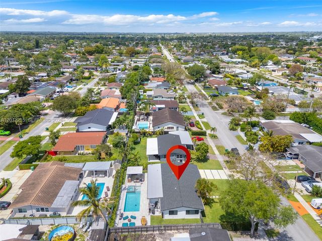 9250 SW 44th St, Miami, FL 33165