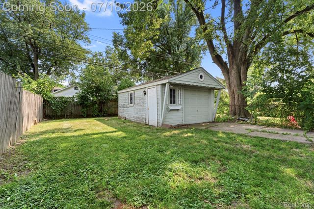 1916 E Troy Street, Ferndale, MI 48220