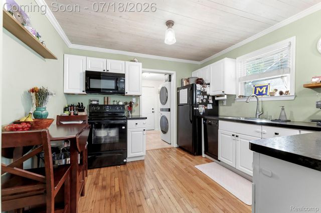 1916 E Troy Street, Ferndale, MI 48220