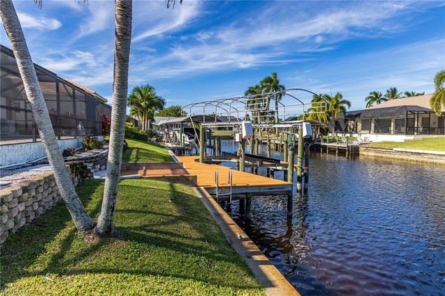 2317 SE 27th ST, Cape Coral, FL 33904