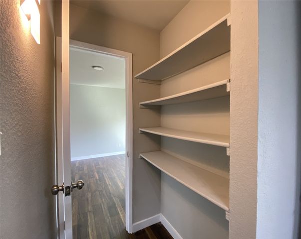 6042 Dooley Drive, The Colony, TX 75056