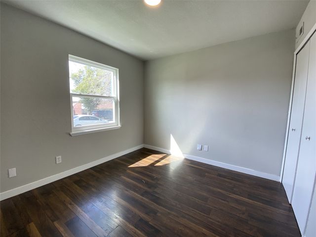 6042 Dooley Drive, The Colony, TX 75056