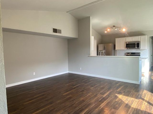 6042 Dooley Drive, The Colony, TX 75056