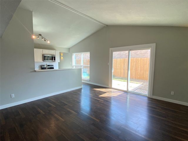 6042 Dooley Drive, The Colony, TX 75056