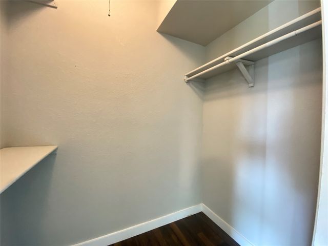 6042 Dooley Drive, The Colony, TX 75056