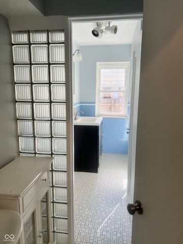 402 W 52nd Street, Indianapolis, IN 46208