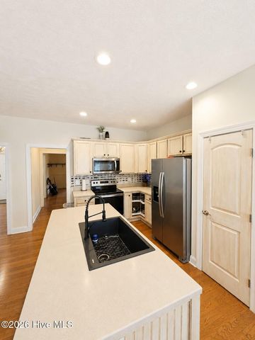 124 Lancashire Lane, West End, NC 27376