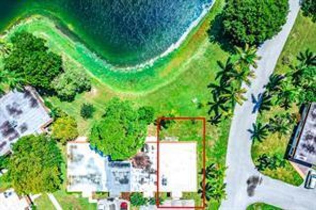 435 SW Natura Avenue A, Deerfield Beach, FL 33441