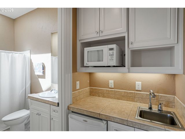 3545 EAGLECREST Rd, Salem, OR 97304