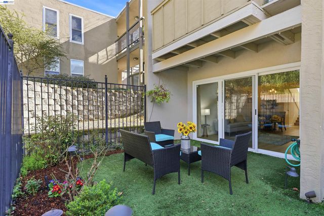 651 Moraga Rd 12, Moraga, CA 94556