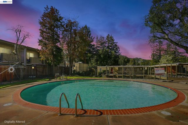 651 Moraga Rd 12, Moraga, CA 94556