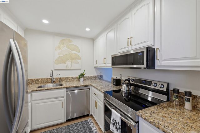 651 Moraga Rd 12, Moraga, CA 94556