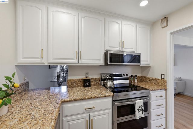 651 Moraga Rd 12, Moraga, CA 94556