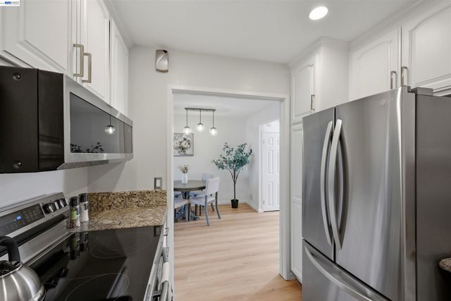 651 Moraga Rd 12, Moraga, CA 94556