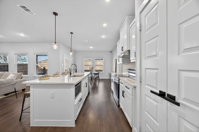 1913 E Myrtle Street, Fort Worth, TX 76104