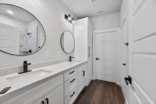 1913 E Myrtle Street, Fort Worth, TX 76104