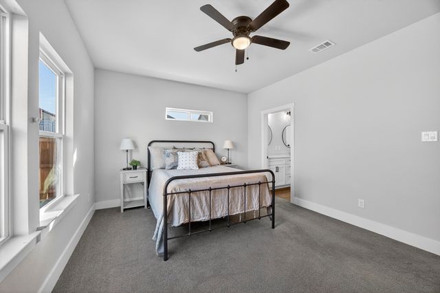 1913 E Myrtle Street, Fort Worth, TX 76104