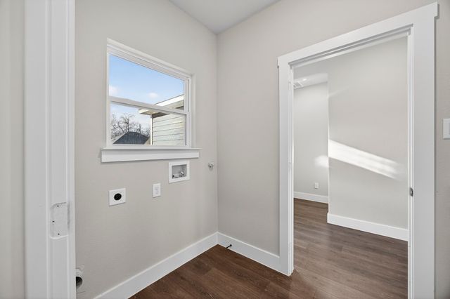 1913 E Myrtle Street, Fort Worth, TX 76104