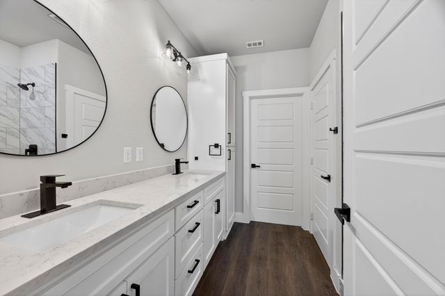 1913 E Myrtle Street, Fort Worth, TX 76104