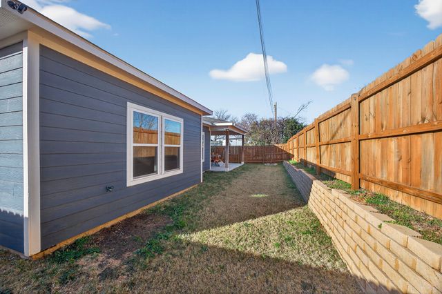1913 E Myrtle Street, Fort Worth, TX 76104
