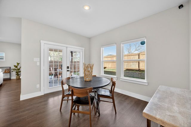 1913 E Myrtle Street, Fort Worth, TX 76104