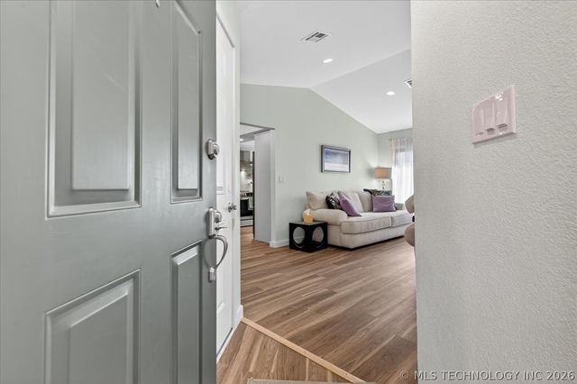 5209 S Nowata Road 201, Bartlesville, OK 74006