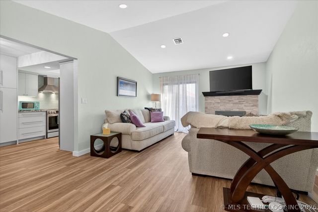 5209 S Nowata Road 201, Bartlesville, OK 74006