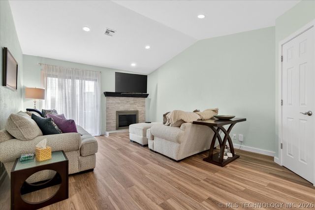 5209 S Nowata Road 201, Bartlesville, OK 74006