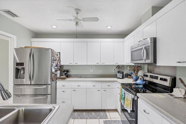 4870 KESTRAL PARK CIRCLE 14, Sarasota, FL 34231