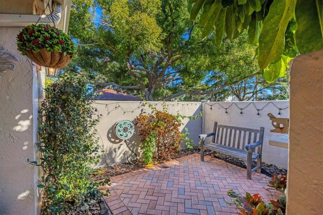 4870 KESTRAL PARK CIRCLE 14, Sarasota, FL 34231