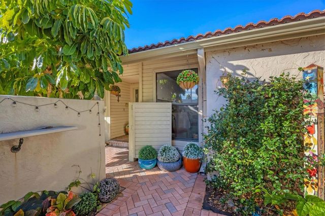 4870 KESTRAL PARK CIRCLE 14, Sarasota, FL 34231