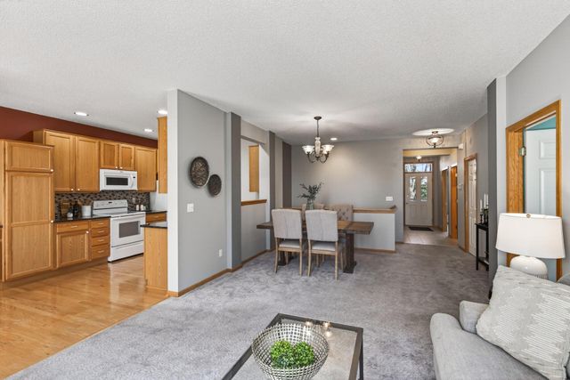 1009 Victoria Greens Boulevard, Victoria, MN 55386