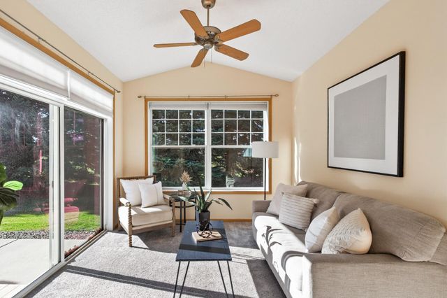 1009 Victoria Greens Boulevard, Victoria, MN 55386