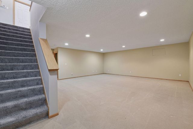 1009 Victoria Greens Boulevard, Victoria, MN 55386