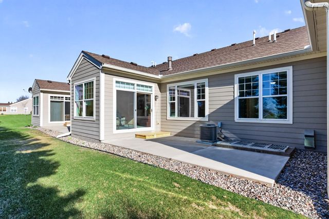 1009 Victoria Greens Boulevard, Victoria, MN 55386