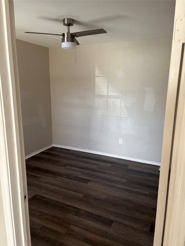 1733 Crest Grove Drive, Arlington, TX 76012