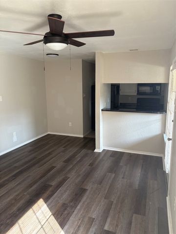 1733 Crest Grove Drive, Arlington, TX 76012