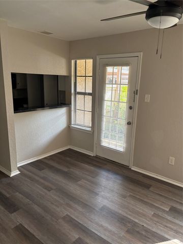 1733 Crest Grove Drive, Arlington, TX 76012