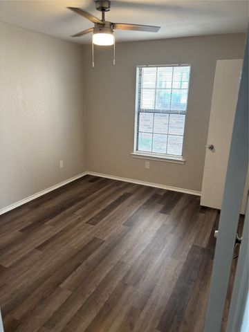 1733 Crest Grove Drive, Arlington, TX 76012