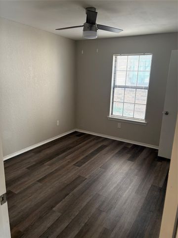 1733 Crest Grove Drive, Arlington, TX 76012