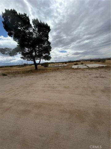 20505 Palmdale Blvd East, Palmdale, CA 93591