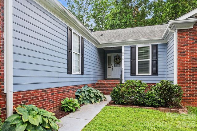 3515 Crescent Knoll Drive, Matthews, NC 28105