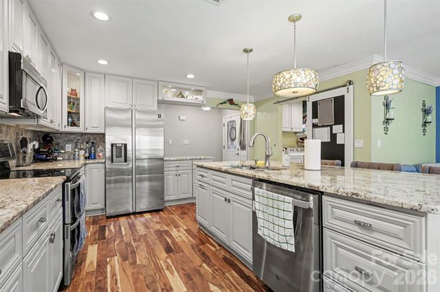 3515 Crescent Knoll Drive, Matthews, NC 28105