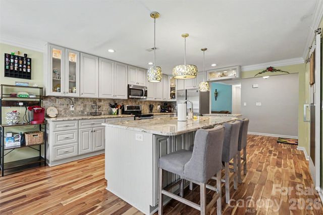 3515 Crescent Knoll Drive, Matthews, NC 28105