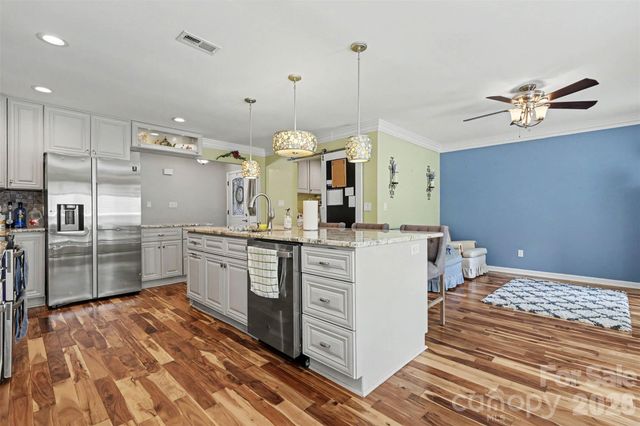 3515 Crescent Knoll Drive, Matthews, NC 28105